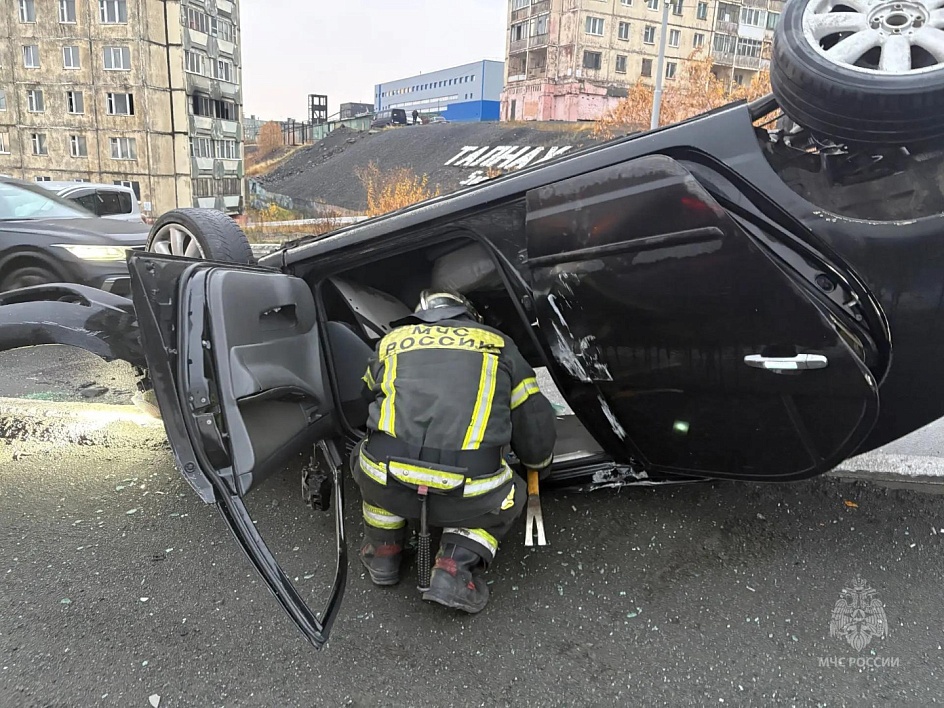 Водитель легкового автомобиля утратил контроль над управлением транспортным средством.